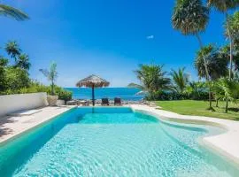 Beachfront Luruxy Villa in Tulum