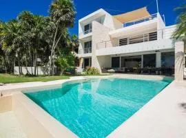 Beachfront Luruxy Villa in Tulum