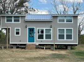 6-bedroom property split between a tiny home and