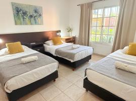 G7 Confortable Monoambiente Triple con Cochera, Hotel in Villa Ángela