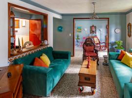 Artful and Quiet Pause in Santa Tecla and BBQ garden, khách sạn ở Nueva San Salvador