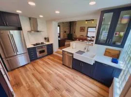 Leif's Adventure Haus - Downtown - Pet Friendly