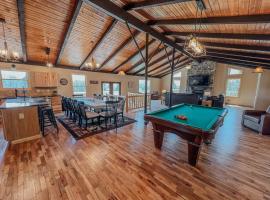 The Lodge at Hocking Hills - 2 Hot Tubs - 6 acres - Lake access, hotel en Rockbridge