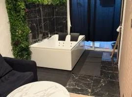 Dream Love Private Jacuzzi & Glamorous Atmosphere