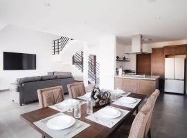 Modern House with Jacuzzi & Grill 3BR, hotel v destinácii Ensenada