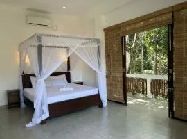 CoCoSuRf House, Luxury among palms