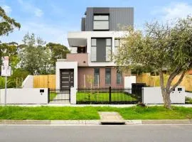 Amazing Modern Townhouse at Heart of Mount Waverley