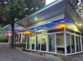 Pino Lodge, Río Celeste