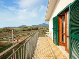 2 Bedroom Pet Friendly Apartment In Casal Velino, Hotel in Castellammare di Velia