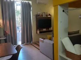 Studio na Lapa com tudo que você precisa, perto de tudo que interessa no Rio! Ar, cozinha, varanda!
