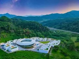 Chuncheon Interstellar Pool Villa