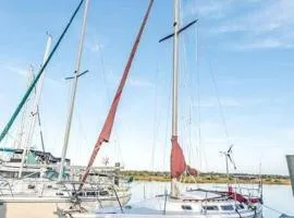 Picturesque Equipped Boat Rental Incredible for a Relaxing Getaway in Florida