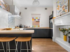 Olde' Haven - Federation Charm close to CBD，位于巴瑟斯特的酒店