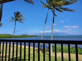 Oceanfront true 2 bedroom wlanai on Molokai, hotel in Ualapue