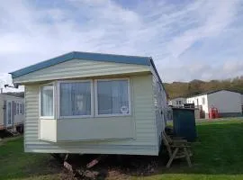 Charming 6 Berth Caravan With Decking By The Beach In Suffolk Ref 40107Nd