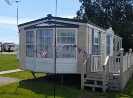 Cosy 6 Berth Caravan At Naze Marine Holiday Park In Essex Ref 17042Sw