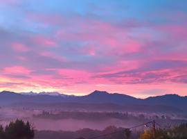 Pyrenees Vue Gite - Le Plus de Commentaires Positifs - Vues Fantastique, Calme, Jardin, Parking Sur Place, family hotel in Saint-Gaudens