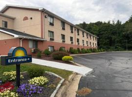 Days Inn by Wyndham Torrington, hotel in Torrington
