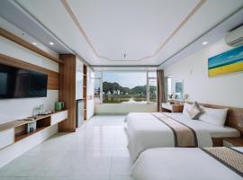 Seoul Hotel Cat Ba: Cat Ba şehrinde bir otel