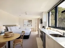 King Bed Studios at Manly - 3min walk to Corso & Manly Beach