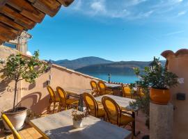 Les Fenières、サント・クロワ・デュ・ヴェルドンのホテル