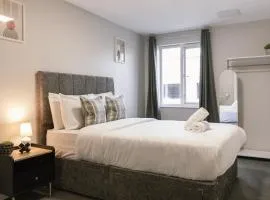 Chic Modern Sleeps 6 + Parking