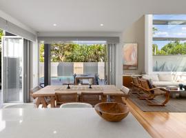Anna Superbly Stylish Luxury Townhouse, hotel in Sunshine Beach