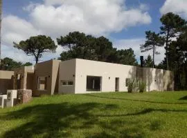 Excelente casa Pinamar Norte con piscina 6 personas
