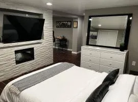 Elegant Modern Studio in Prime Location