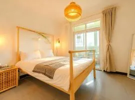 Gongxi Home Plus ,beside metro station, 3 stop to bell tower, 6stop to xi'an bei station, 100 inch projection free trial service