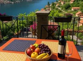 Lake View and Private Garden House for 6