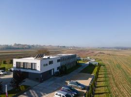 PrzyStań S7, hotel in Smroków