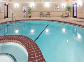 Holiday Inn Express & Suites - Denton North by IHG, hotel in Denton