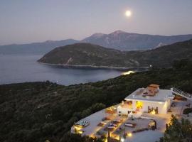 Villa Issima, Breathtaking Sea View & Jacuzzi, hotel en Samos