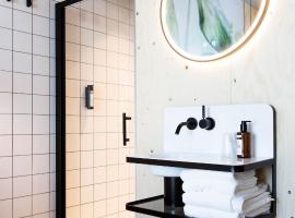 The Urban Hotel MOLOKO - Sleep & Shower - digital key by SMS, khách sạn ở Enschede
