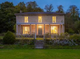 Shrewton House - Stunning 4 double ensuite bedrooms, hôtel à Shrewton