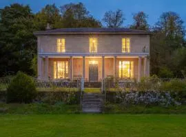 Shrewton House - Stunning 4 double ensuite bedrooms