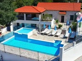 Dvori Stipanovi with heated pool and jacuzzi