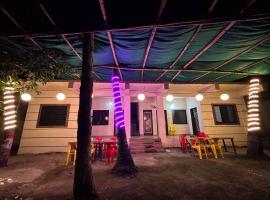 The Village Retreat, hotel in Alībāg