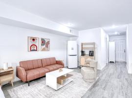 Lake House King Suite near NYC EWR MetLife 10 min!, hôtel à Passaic