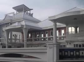 Magnificent White House Semporna, hotel in Semporna