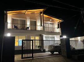 Angel Pink Resort Mukteshwar 'Near By Bhalugaad Waterfall', ξενοδοχείο σε Nainital