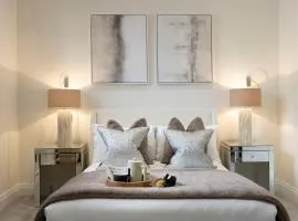 Elliot Oliver - Stunning 4 Bedroom Home with Parking in Cheltenham