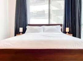 corner 1BR unit with city view Avant at The Fort