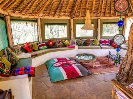 Private bush camp with pool cottages tents - 2332, ξενοδοχείο σε Ilbisil