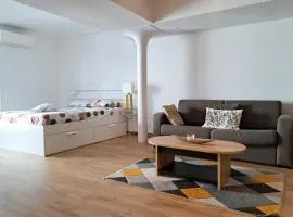 Studio Near Cannes City Center with Air Conditioning and Parking - Benakey