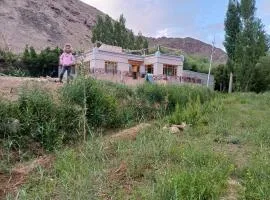 Streamside Homestay-Kharu