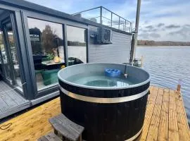 Houseboat Marina Mookerplas 4-6 persoons (met hottub en dakterras)