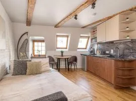 Old Town Gem - Rooftop Studio - By Innorental