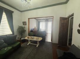 jiji hotel, hotel v destinaci Itʼkhvisi